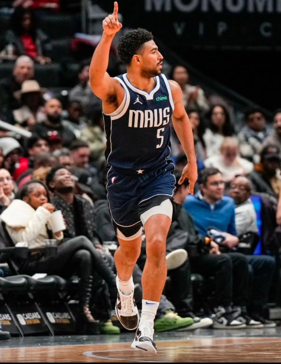 尼克斯力克湖人，欧文点燃赛场