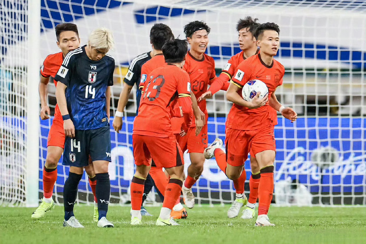 爱游戏体育-日本队完胜英格兰队，林高远状态火热