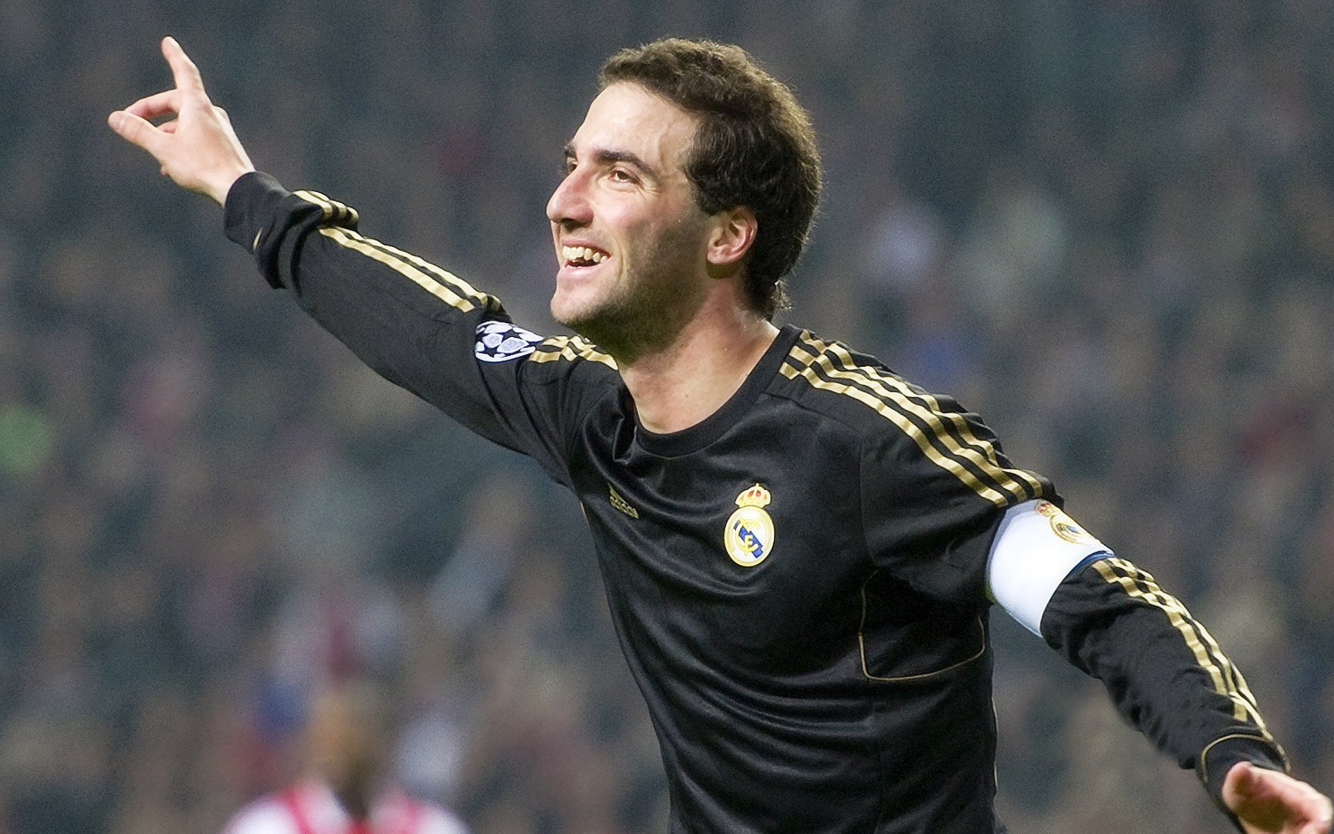 爱游戏官网-阿尔及利亚封锁南非，拉亚关键进球定乾坤，一场足球背后的北非雄心